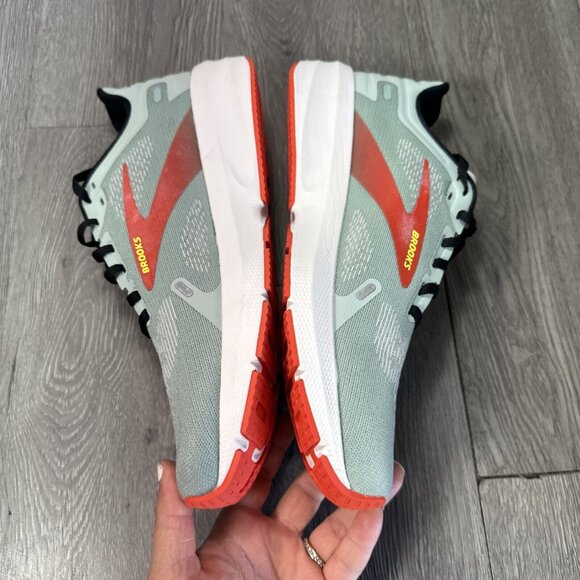 Size 9 - Brooks Launch 9 Green Running Shoe Men SAMPLE main image 8